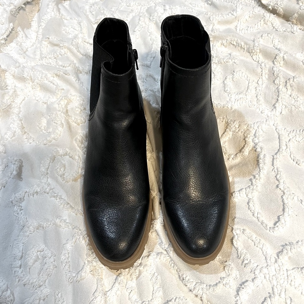 Wonderly Hiro Chelsea Boots, Black, Size 9